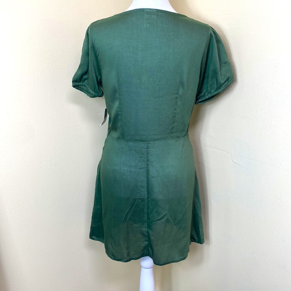 Green dress - Picture 2 of 5